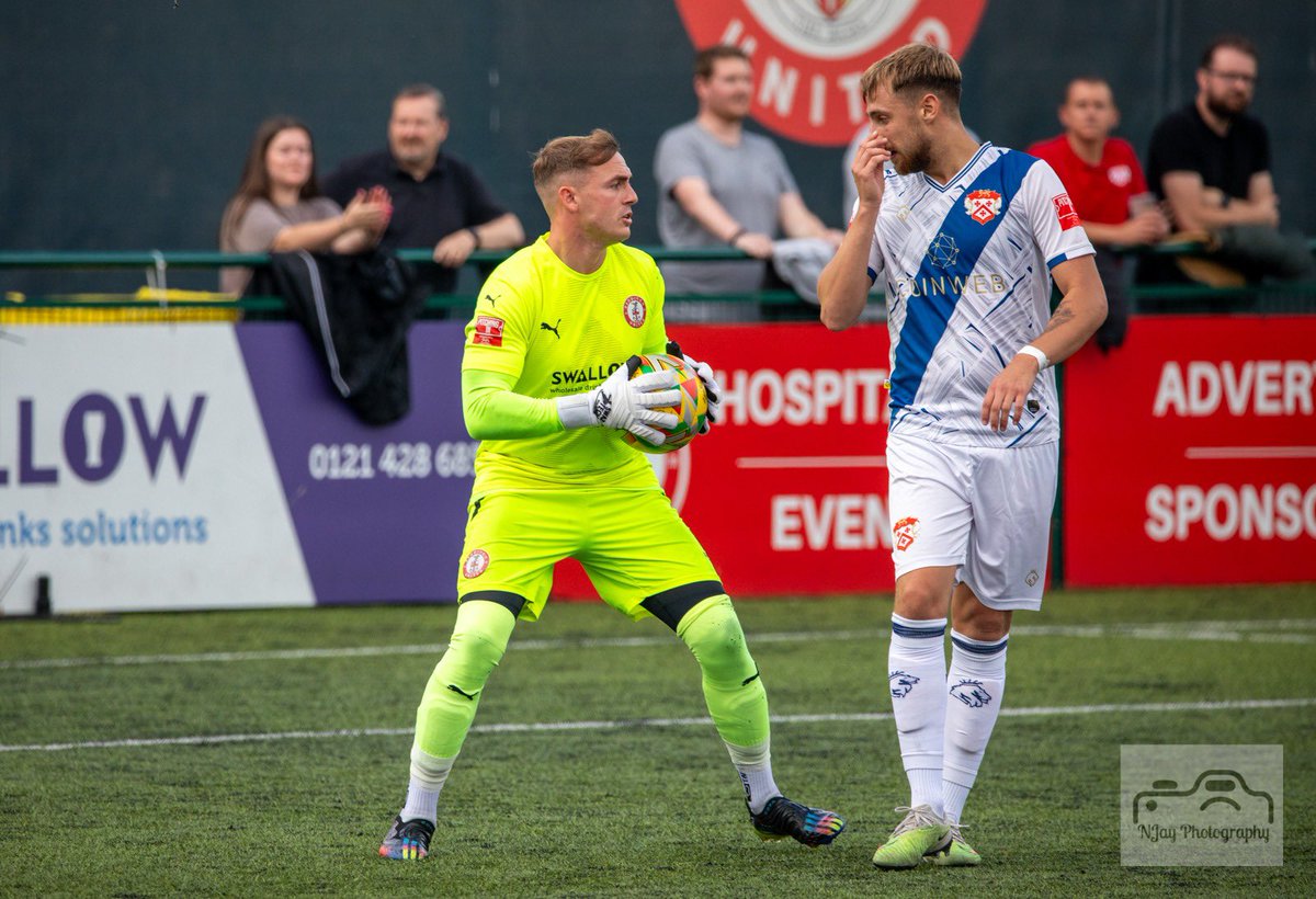 _AJH1999_'s tweet photo. Cleano and a pen save. Saturdays don’t come much better 🙌🏼 🍒 @RedditchUtd 🔴 @SwazTechGK 🧤 https://t.co/MjFuKYcuks