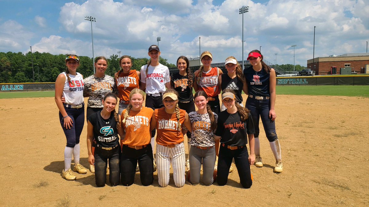 Hornets08_Plank's tweet photo. Great 1st practice! Happy to be back on the field with these ladies! #setthepace https://t.co/GhogmSLwbR