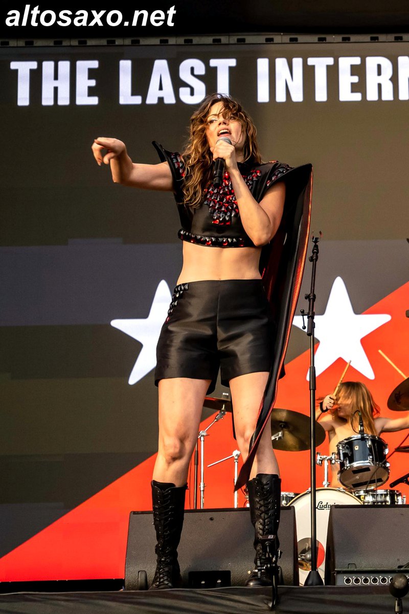 AltosaxoMusic's tweet photo. Delila Paz of The Last Internationale performs live at Vilar de Mouros Festival 2023 in Caminha, Portugal on August 23, 2023. #TLI #TheLastInternationale #DelilaPaz #CAVilarDeMouros #VilarDeMouros2023 #VilarDeMouros #altosaxonet 
ALTOSAXO Music Apparel
https://t.co/BQvVWUowwb https://t.co/m9ShyTwPRJ