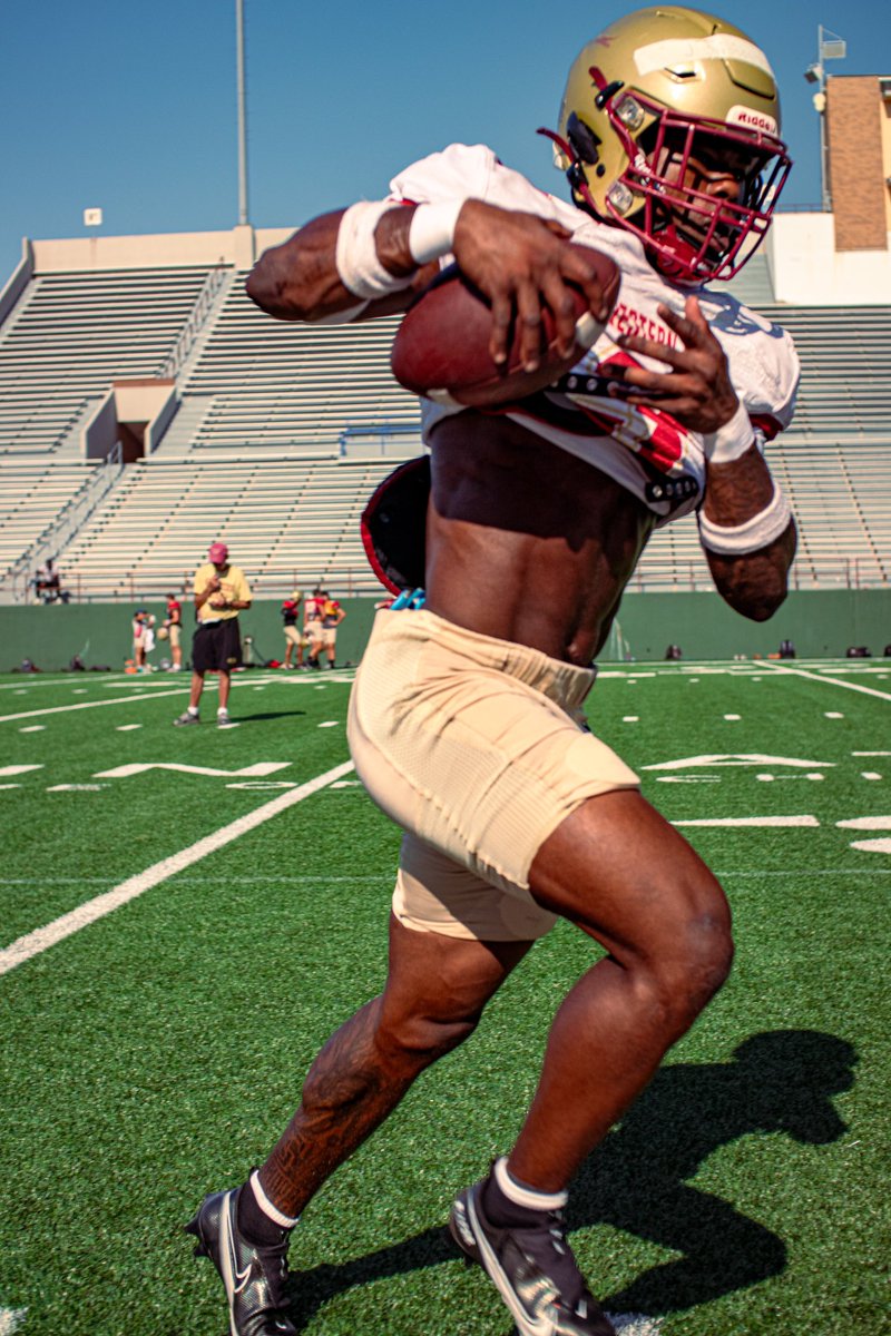 JavianGipsonH's tweet photo. Fall Camp ✅ #LLMARVIN https://t.co/ErPW7SeCGf