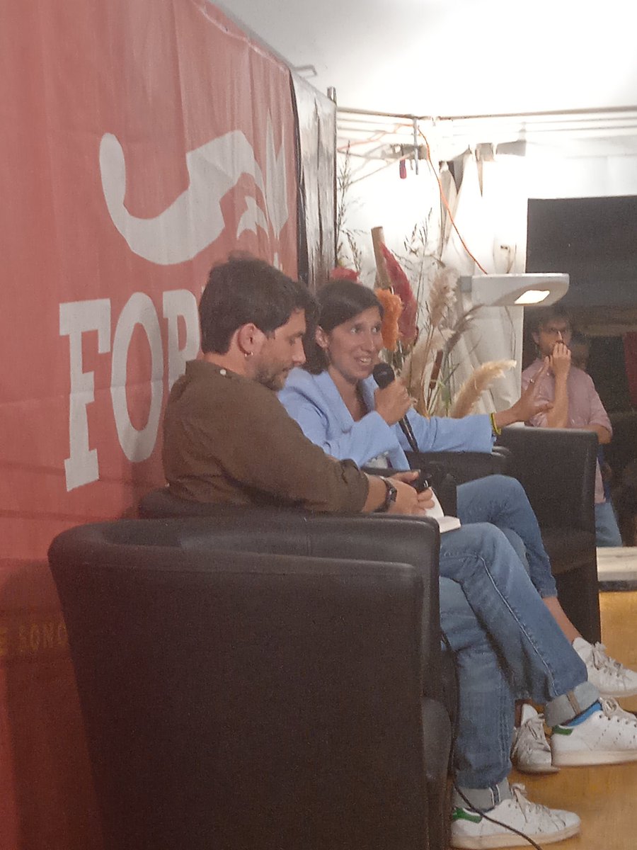maurizio_staff's tweet photo. La segretaria del PD arriva a #Vicenza per #FornaciRosse dopo la mancata chiamata durante la campagna elettorale. Folla per @ellyesse a Fornaci rosse, il festival della sinistra giunto alla decima edizione.
#Schlein #PDCommunity https://t.co/miqElB2QNc