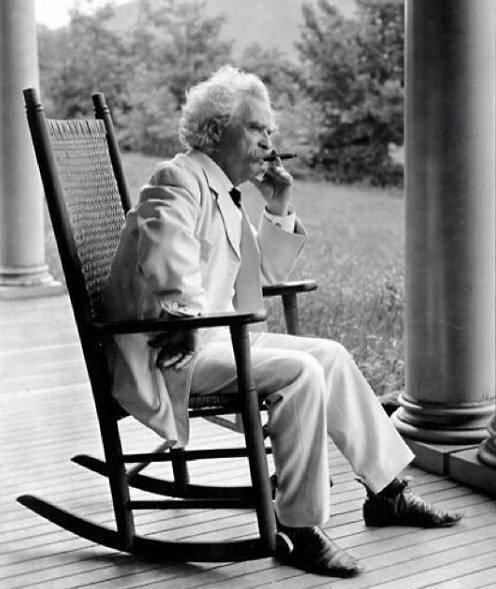 'El hombre que no lee, no tiene ninguna ventaja sobre el que no sabe leer' Mark Twain