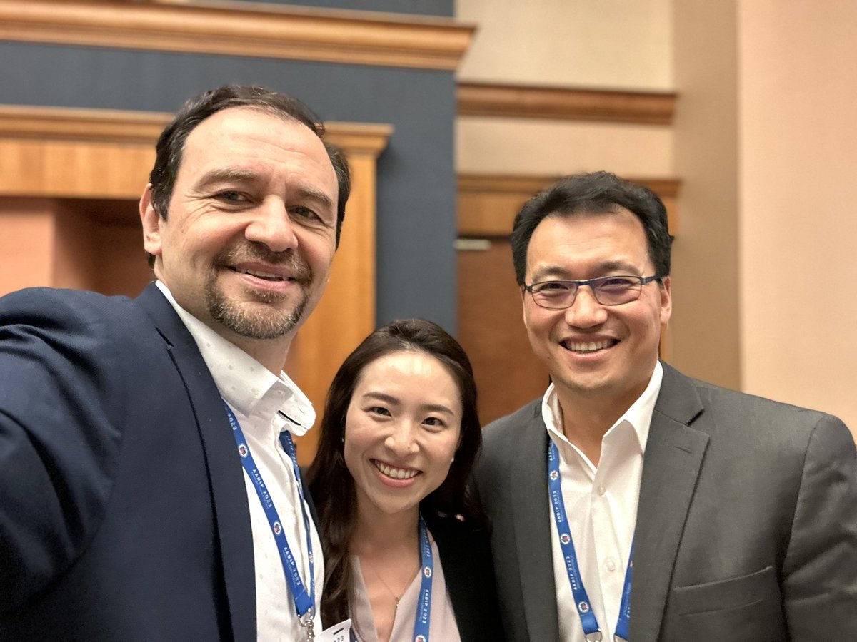 Can’t miss this at #AABIP2033 - a picture with the giants in IP & awesome life mentors @Int_Pulmonology @criticalMD ! Thank you so much for everything! 🫰😄 #IPstrong @AAB_IP