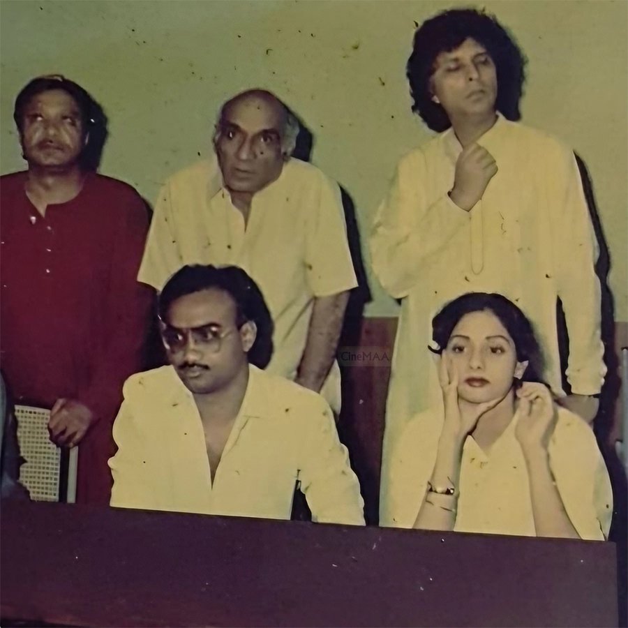 PartapGaurav's tweet photo. Pic credit @EchoesOfCineMAA
Step into the enchanting world of melodies with this rare snapshot from the song dubbing of film #CHANDNI . #YashChopra, #PanditShivkumarSharma, #HariprasadChaurasia #Sridevi, #AnupDev create musical magic. #Rare #IndianCinem #RarePic
@yrf https://t.co/HlGd8o7Kqe