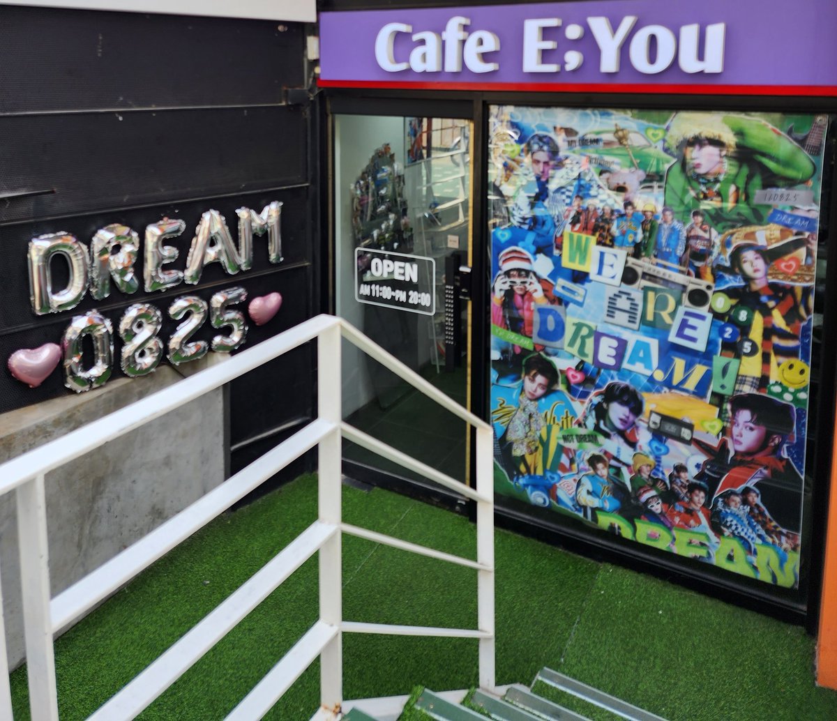pourmeover's tweet photo. Second cafe today. Passed by the cafe and saw dream, so had to go in. ☺️ Love the freebies, and I ate the macaron at home it's so good. 😍 

#WE_ARE_DREAM
#7드림_그리고_우리 https://t.co/nAs5in32KW