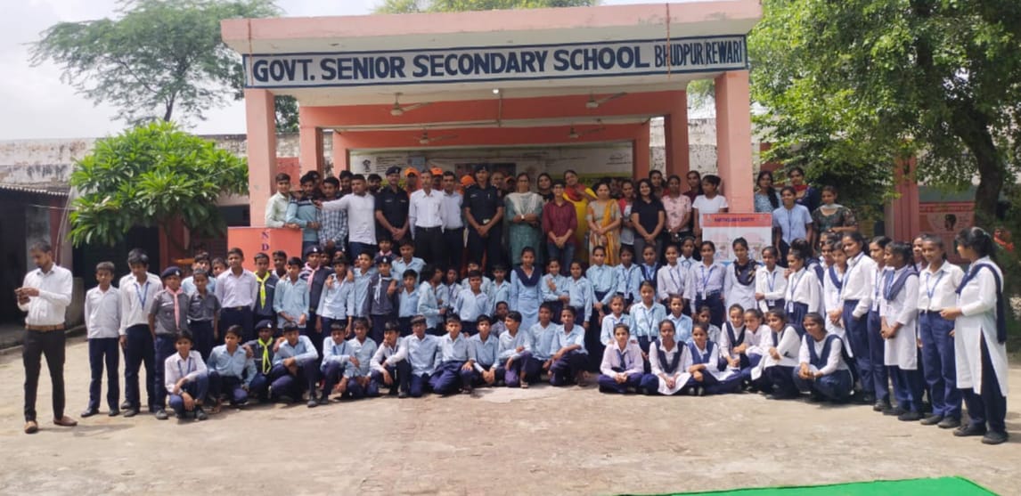 07NDRF's tweet photo. #Team7BnNDRF conducted #SSP under Famex at GSSS Bhudpur, Rewari (HRY).
Topics Covered
Flood safety &amp; Rescue Techniques
CPR
Bandage
Bleeding Control
Splinting 
Dos &amp; Don'ts during Earthquake
Precautions during Heat Waves
@ndrfhq 
@atulkarwal
@ndmaindia 
@cmohry
@ANI 
@pib_india https://t.co/5wbe08Jtbd