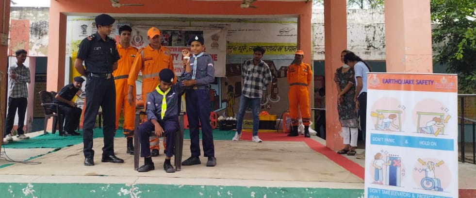 07NDRF's tweet photo. #Team7BnNDRF conducted #SSP under Famex at GSSS Bhudpur, Rewari (HRY).
Topics Covered
Flood safety &amp; Rescue Techniques
CPR
Bandage
Bleeding Control
Splinting 
Dos &amp; Don'ts during Earthquake
Precautions during Heat Waves
@ndrfhq 
@atulkarwal
@ndmaindia 
@cmohry
@ANI 
@pib_india https://t.co/5wbe08Jtbd