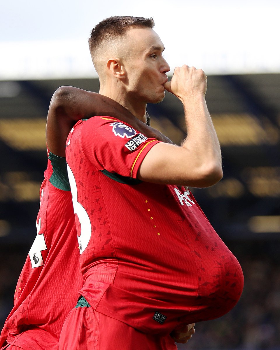 premierleague's tweet image. FULL-TIME Everton 0-1 Wolves

Sasa Kalajdzic’s first Premier League goal earns @Wolves their first win of the season!

#EVEWOL