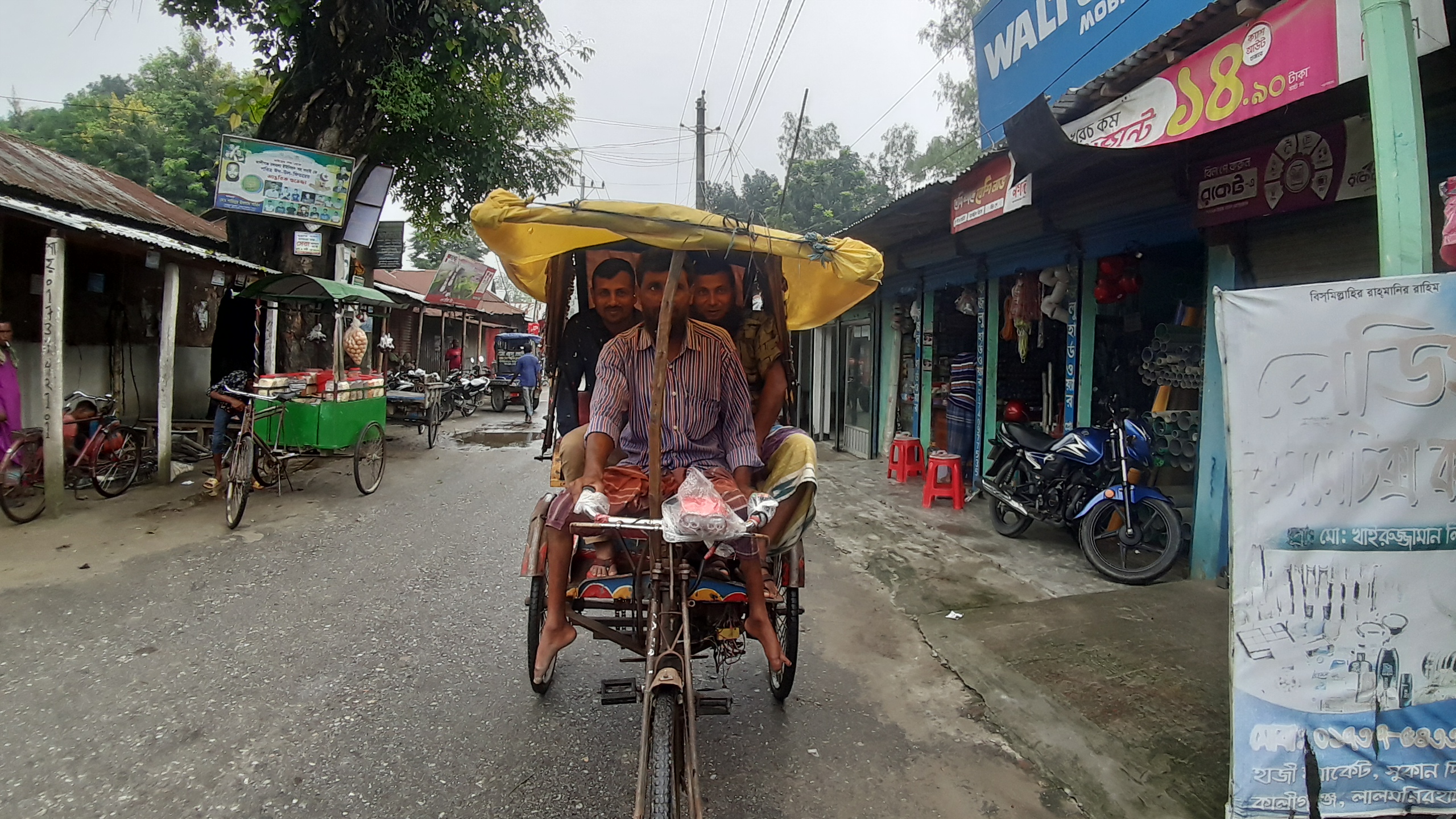 শারীরিক অক্ষমতাকে জয় করে, পঙ্গু জাহাঙ্গীর ভিক্ষাবৃত্তি ছেড়ে এখন রিক্সা চালান