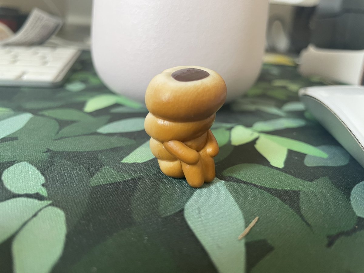 Sweetarcade's tweet photo. Look at these two! 😂 I don’t think I would ever relate to a disappointed looking toast and a sad croissant 😂 https://t.co/smVvaluNLz