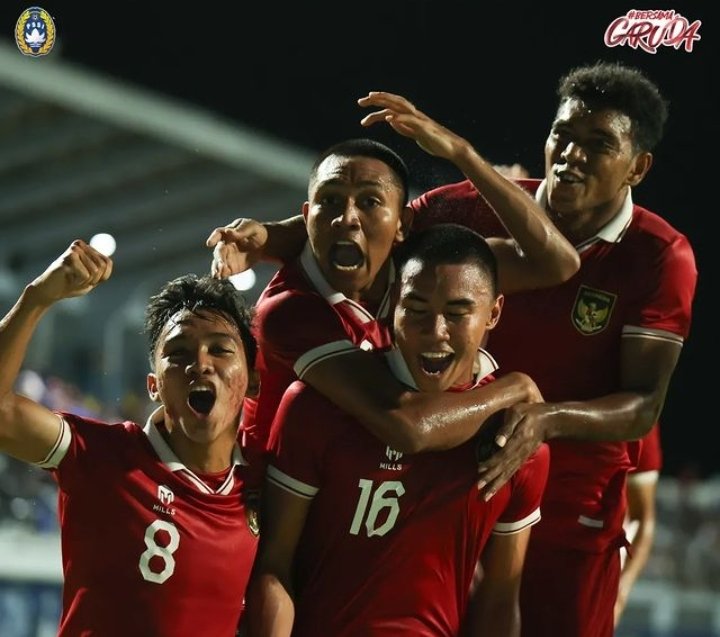 indosupporter's tweet photo. TERIMA KASIH PERJUANGANNYA GARUDA MUDA💪🇮🇩

YOK BANGKIT YOK MENUJU PIALA ASIA U23‼️

FT: Vietnam 0 - 0 Indonesia
🇻🇳 ⚽️⚽️⚽️⚽️⚽️⚽️
🇮🇩 ⚽️⚽️⚽️⚽️⚽️❌️ https://t.co/RQhf2RHROP