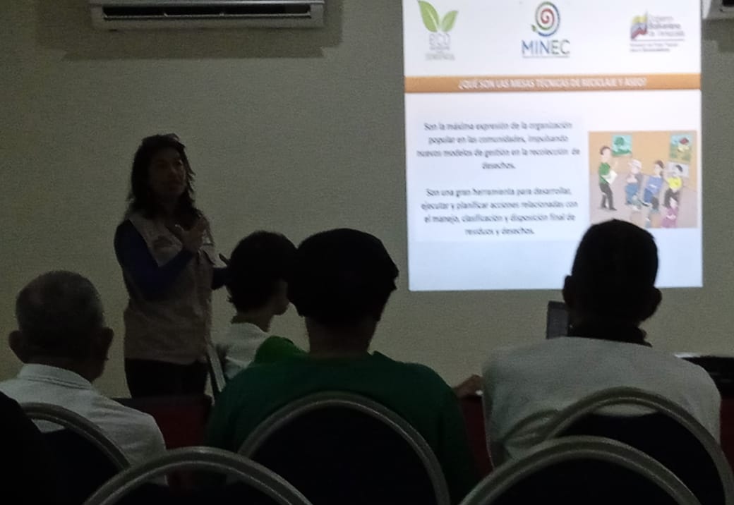 MinecOficial's tweet photo. #Entérate 📣|| En el municipio Mariño del estado Nueva Esparta se llevó a cabo el taller de "Manejo de Desechos y Residuos Sólidos" y también se realizó la formación de #METRAS, a través de temas ambientales que impulsan el cuidado y la preservación de la #MadreTierra. https://t.co/J5kWjmj5Wy