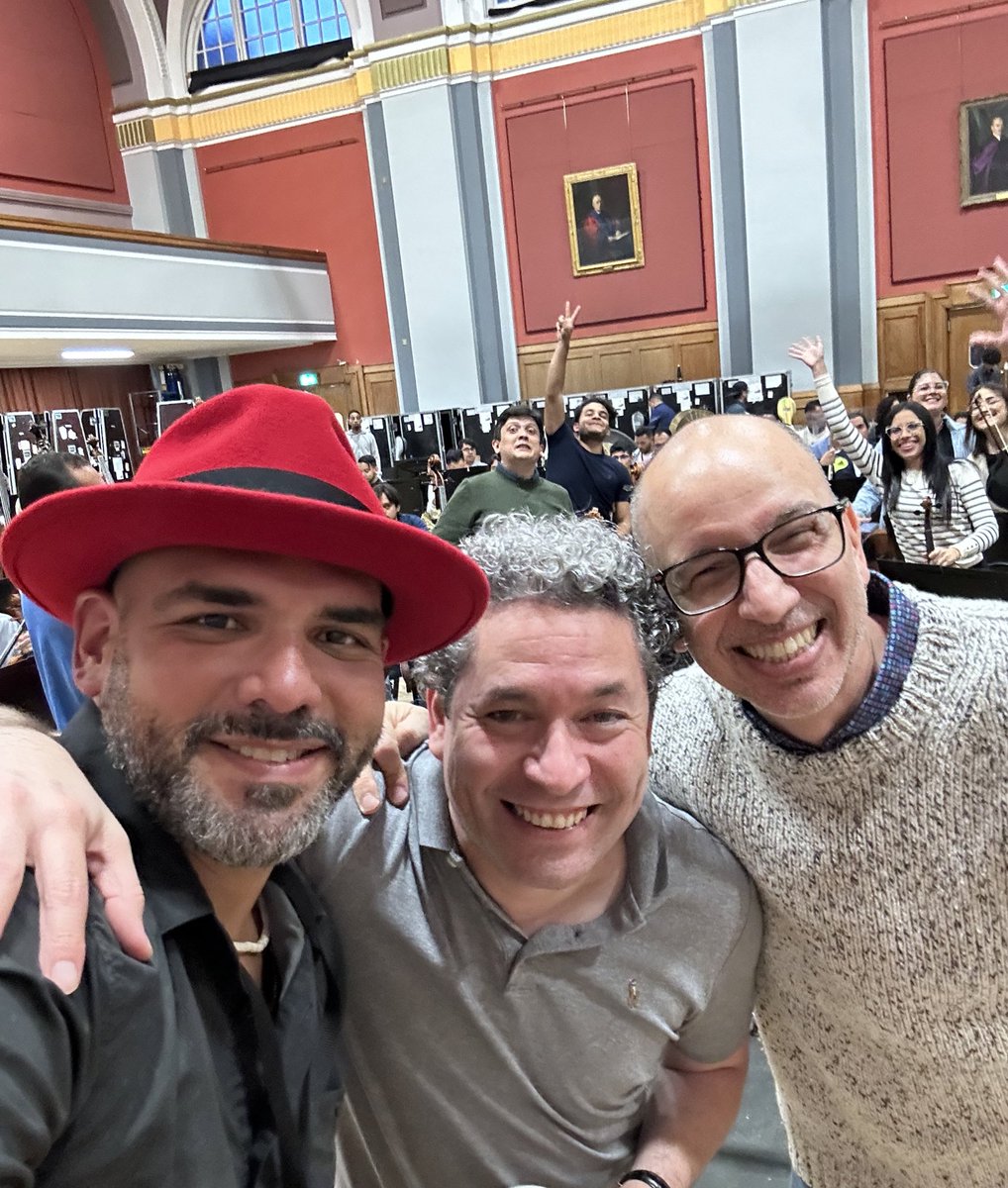 Jorge Glem (@jorgeglem) on Twitter photo Comenzó la Odisea.
Concierto para Cuatro y orquesta de <a href="/gonzograu/">Gonzalo Grau</a> con la <a href="/OSSBV/">Orquesta Sinfónica Simón Bolívar de Venezuela</a> dirigida por <a href="/GustavoDudamel/">Gustavo Dudamel</a> en el Festival Internacional de Música de Edimburgo, Escocia. Comenzó la Odisea.
Concierto para Cuatro y orquesta de <a href="/gonzograu/">Gonzalo Grau</a> con la <a href="/OSSBV/">Orquesta Sinfónica Simón Bolívar de Venezuela</a> dirigida por <a href="/GustavoDudamel/">Gustavo Dudamel</a> en el Festival Internacional de Música de Edimburgo, Escocia.