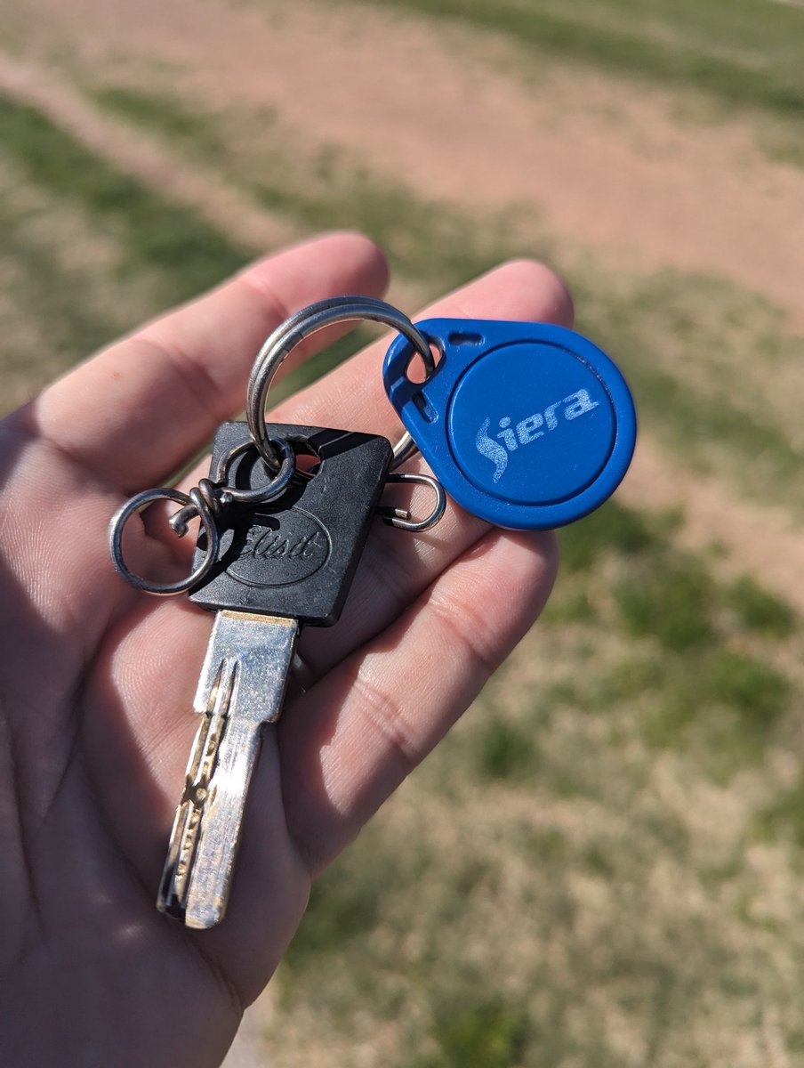 Encontré estas llaves en la rambla, pf rt a ver si encontramos al dueño