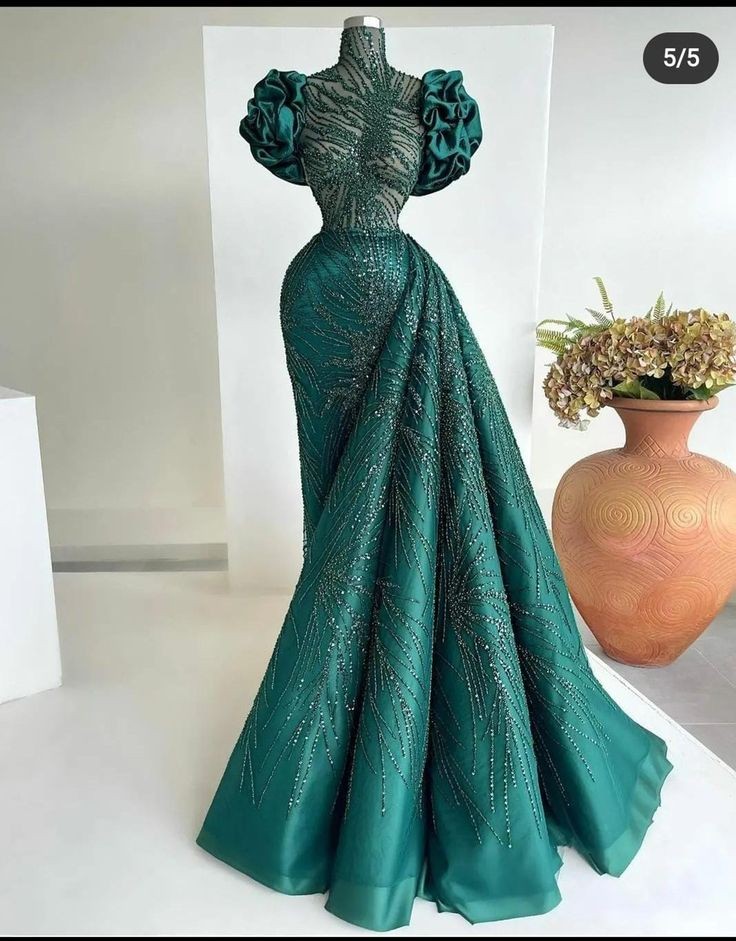 Grachidex's tweet photo. Ladies pick a dress https://t.co/gpdZRhBUVo