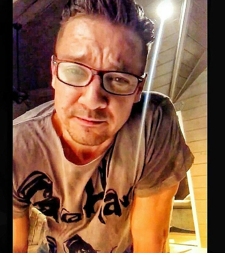 LisaStarbuck's tweet photo. More glasses... different... but @JeremyRenner is still great!
#jeremyrenner #unstoppable #loveandtitanium #Rennervations #hawkeye #Glasses #mayorofkingstown #mikemclusky
#aaroncross #willbrandt #sweetgrassvodka #livefornow https://t.co/HYMA0YYSvN