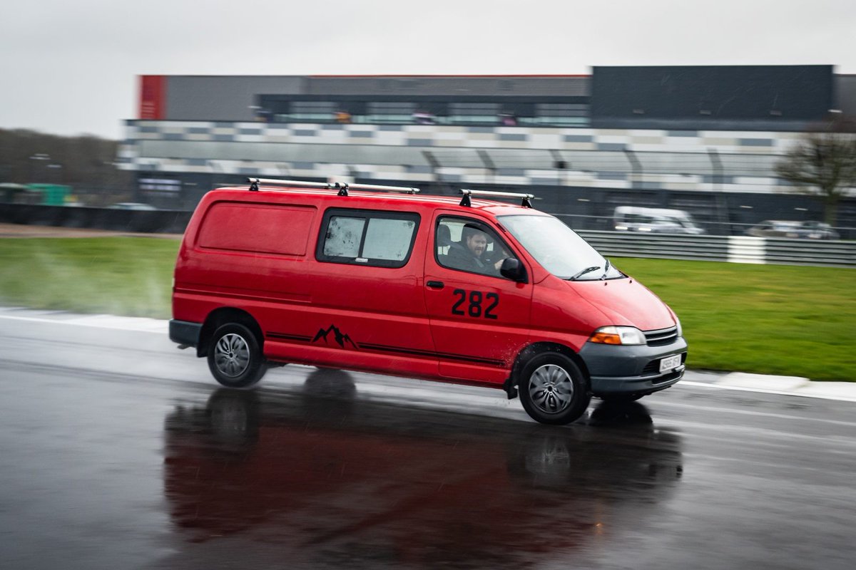 Whats the most unusual thing you've seen going around a track? #toyota #hiace #van Read On-> rmsmotoring.com/forum/threads/…