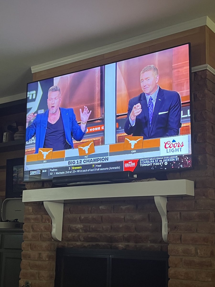camlew11's tweet photo. @CollegeGameDay you guys stink. https://t.co/DISpVk527M