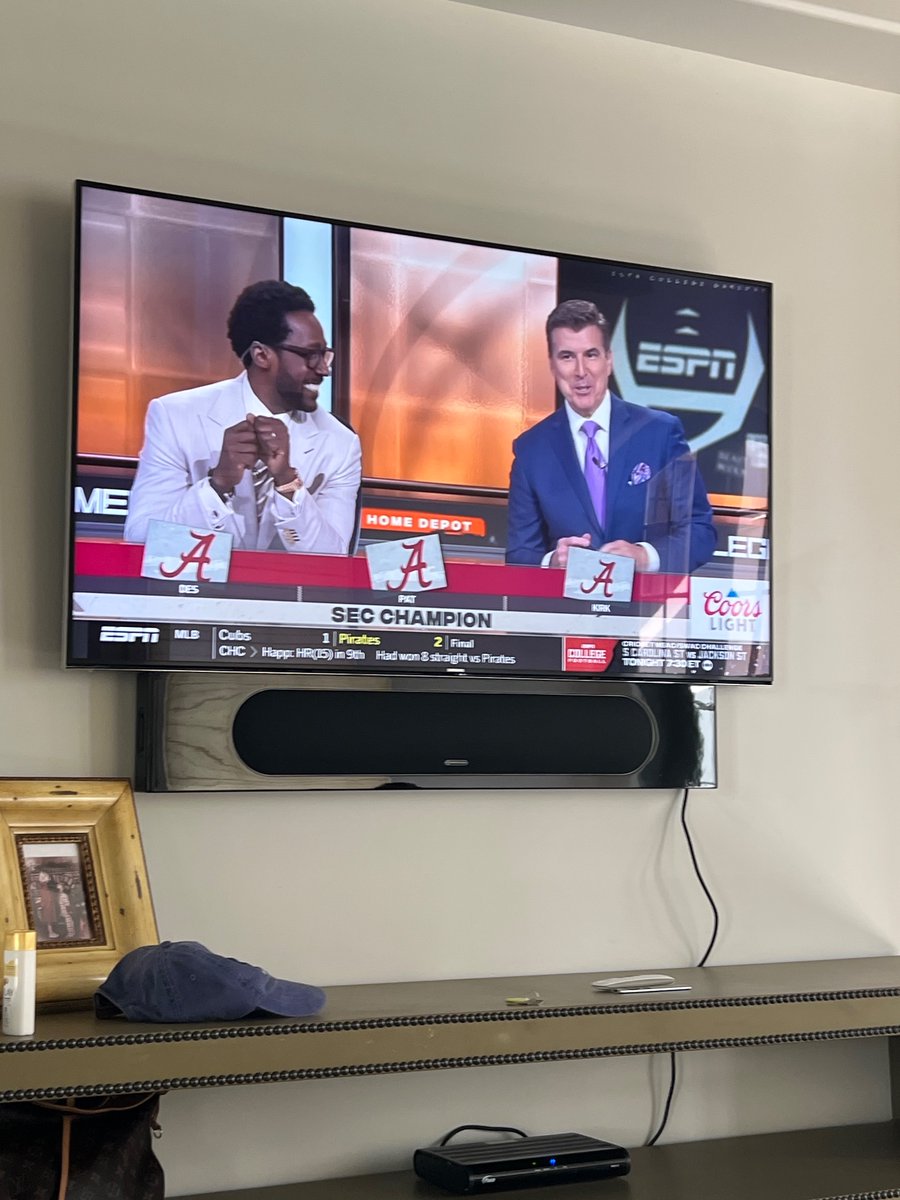 camlew11's tweet photo. @CollegeGameDay you guys stink. https://t.co/DISpVk527M