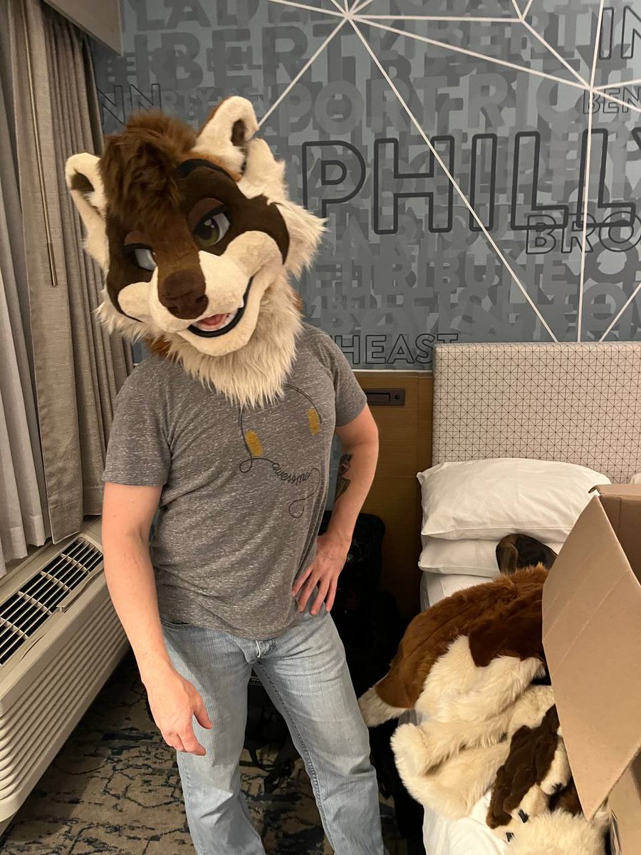 DapperRacc's tweet photo. He lives! Got to unbox Dapper last night and suiting him for the first time today! #fursuit #furrydelphia
#furry

🪡 @TwistedLeopard https://t.co/rY3MghlTnp