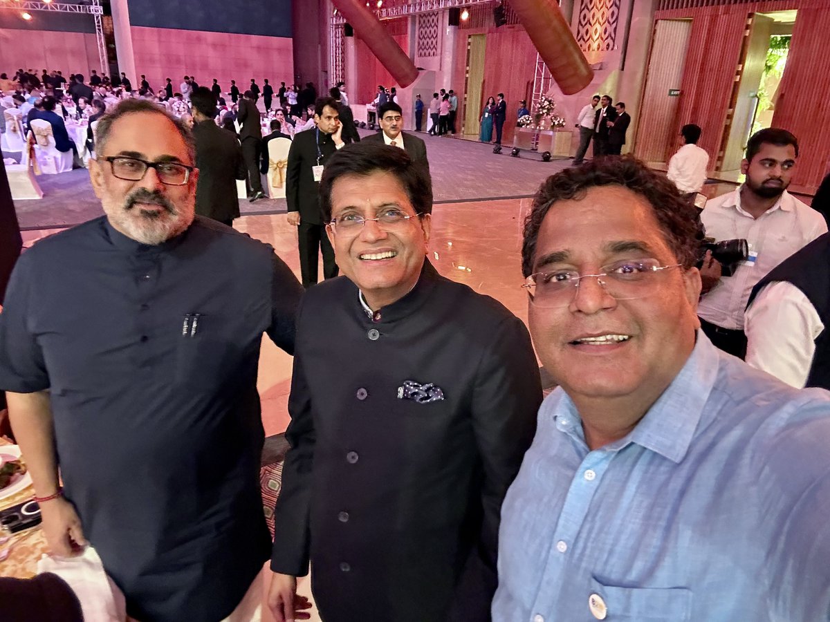 From absolutely gorgeous and grand Bharat Madappam, with ambitious team India leaders🇮🇳 @PiyushGoyal  @Rajeev_GoI sir. 
Beautiful show at #G20India #B20India