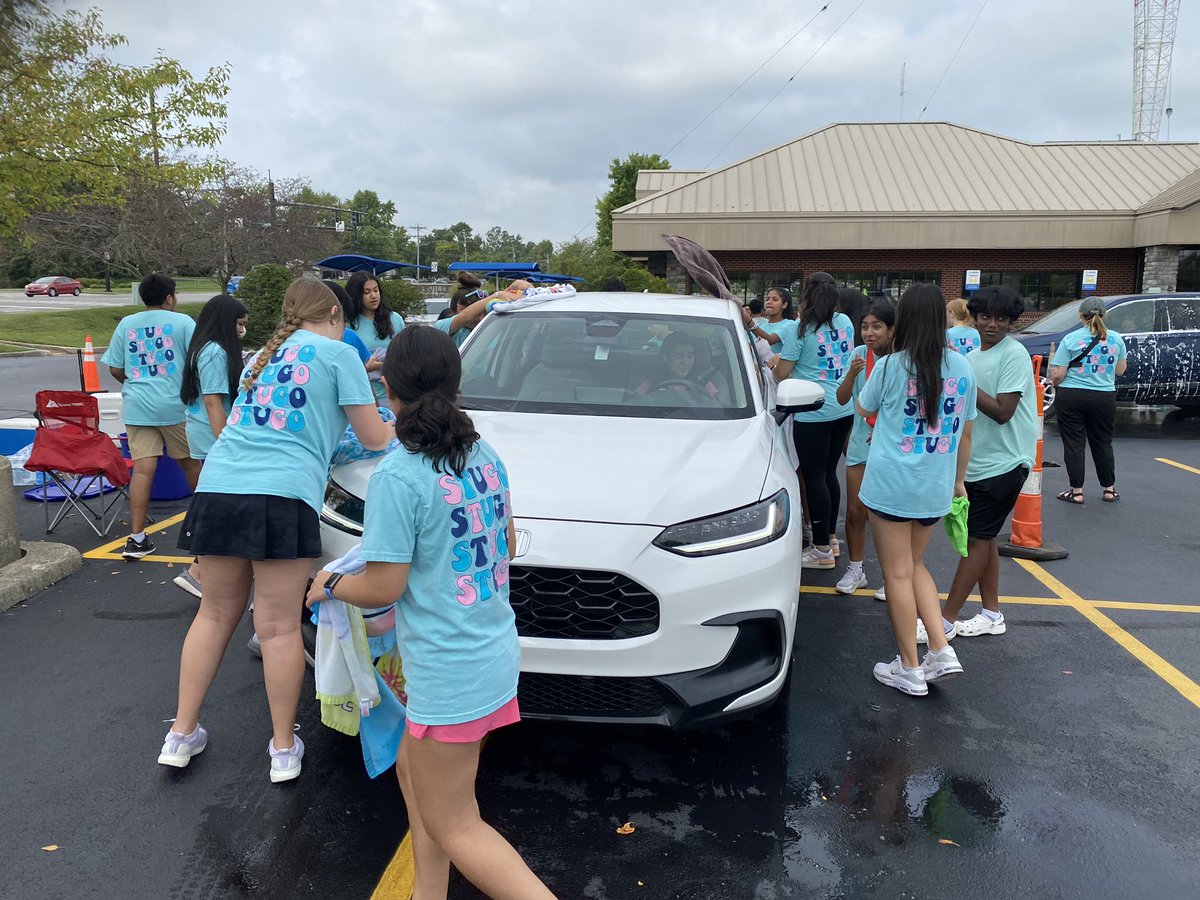 Schlaeges's tweet photo. Who will be the first @MasonHSComets @MasonSchools staff to brave this load of fun?! @MHSStuGo is washing cars at Culver’s till 3 - to benefit the Lumiere Simone Isabella Scott Foundation ❤️ https://t.co/69rYn4v5v1