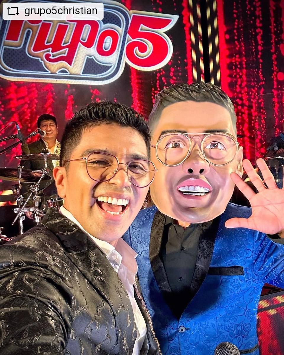 grupocinqueros's tweet photo. #REPOST @grupo5christian  Me encontré ayer en un evento privado con el Christian Yaipen de la “Hora Loca” y lo subí al escenario, le regalé un saco mío al finalizar el evento y le agradecí por el honor que me hacen al ponerme en su show. 
¡Gracias de corazón queridos amigos! https://t.co/JA5vvI4jj2