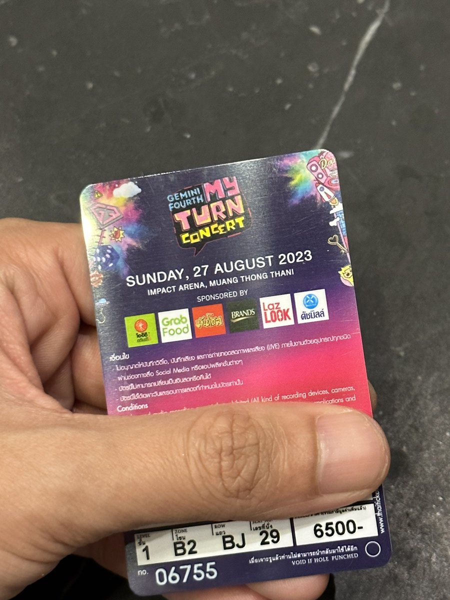 sunflowerw4ter's tweet photo. @GeminiFourth_CC ปล่อยบัตรวันอาทิตย์ zone B2 BJ29 
ราคา 6500 ขาย 5500 สนใจทักไลน์ theperfectionist ครับ https://t.co/T5UShf1D3R