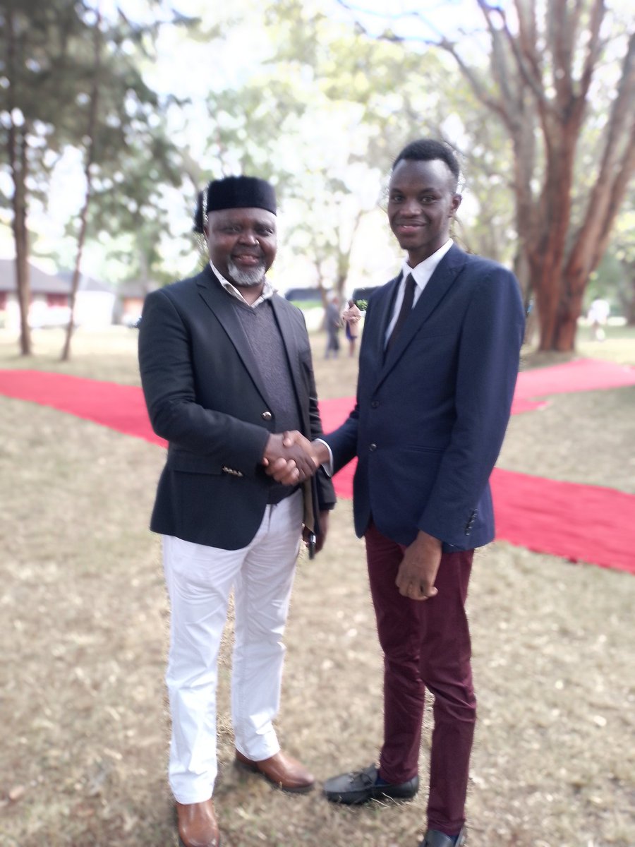 BrianMPeter's tweet photo. Hii handshake yangu na Senator @kathuriMurungi1 assures me that he's the Next Big Thing in Meru County and entire Mt Kenya East Region.

I choose to be associated with Think Tanks. 
#GroundMaster mwenyewe.
#LionOfTheMountain. https://t.co/bvPNKEMrIy