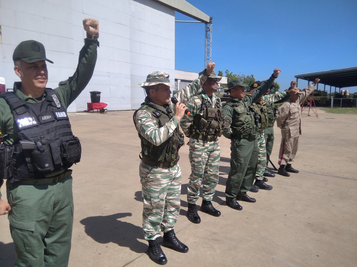 En unión Civico- Militar, desde los espacios de la @AMB_BAVALLE, realiza concentración de la Milicia Bolivariana para elevar el Apresto Operacional y garantizar le defensa Nacional.

Demostrando lealtad y compromiso!

@AmbFanb
@NicolasMaduro
@mppdefensa1
@dhernandezlarez
@DAO_AMB