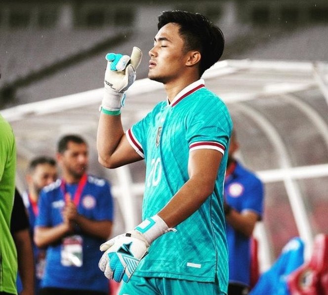 FaktaSepakbola's tweet photo. Tetap Semangat & Berikan Apresiasi kepada Ernando Ari Sutaryadi!🇮🇩🧱

Pada menit 34’ berhasil melakukan Save terhadap penalti Nguyen Quoc Viet. 

Catatkan 5+ save penting selama 120 menit, semoga performanya tetap terjaga kedepannya.

Namun sayang saat Babak Adu Penalti, tendangannya ditepis

Bounce Back, Nando. Kamu sudah menjalankan tugasnya dengan sangat baik sebagai seorang kiper!🇮🇩