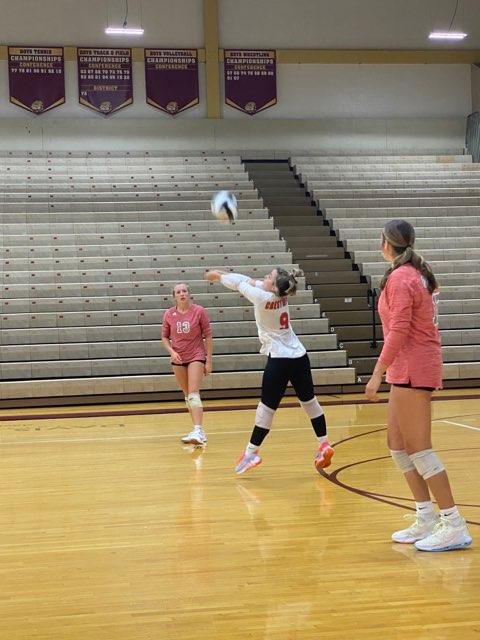 CrestwoodVolle1's tweet photo. @cwoodreddevils Some Varsity pictures from todays matches! 🏐🎉 https://t.co/vhoUAxbfIl