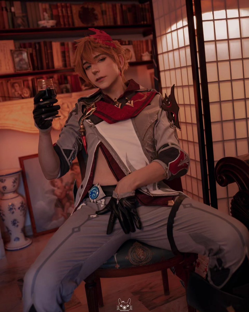 riele_cosplay's tweet photo. Glass of wine 🤓
#Tartaglia https://t.co/WOuZefPcWV