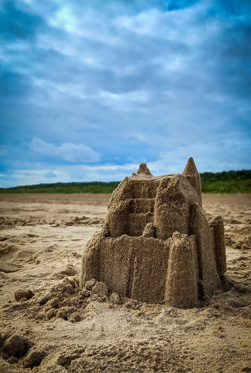 Just_J4mie's tweet photo. When you go to the beach and find a bell, an abandoned castle and an abandoned tank. It was a good trip 

#coast #beach #beachlife #mablethorpe #LINCOLNSHIRE 

@timeandtidebell https://t.co/hK4uaUJfek
