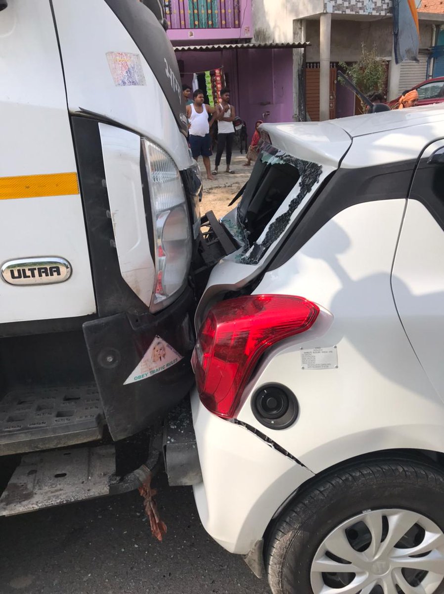 Crimere65453018's tweet photo. बंथरा लखनऊ।।
 एक्सीडेंट हुआ और पुलिस ने पीड़ित का मुकदमा ना दर्ज कर टहला दिया पीड़ित परिवार समेत घायल हुआ बावजूद इसके बंथरा पुलिस का मुकदमा ना दर्ज करना अधिकारियों को संज्ञान लेना चाहिए।
@adgzonelucknow @Uppolice @dgpup @homeupgov @brajeshlive @lkopolice @Igrangelucknow https://t.co/bgvzIcuW63