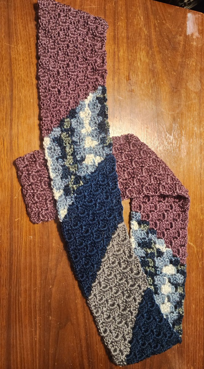 MC_Etching's tweet photo. Next booth holds the beautiful crochet work of
@the_phoenixpath

Stock items available as well as custom commissions! Scarfs, blankets, cozies and more!  You can find their wares at https://t.co/m8btTJz3gT https://t.co/fUMj2RT2bX