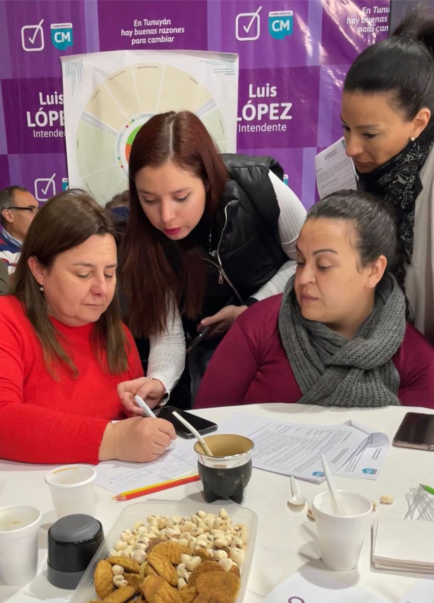 Participando de la mesa de soluciones para el Ordenamiento Territorial en #Tunuyán #QueremosLoMismoQueVos <a href="/alfredocornejo/">Alfredo Cornejo</a> <a href="/hebesil/">Hebe Casado</a> <a href="/FrenteCambiaMza/">Alianza La Libertad Avanza + Cambia Mza</a>