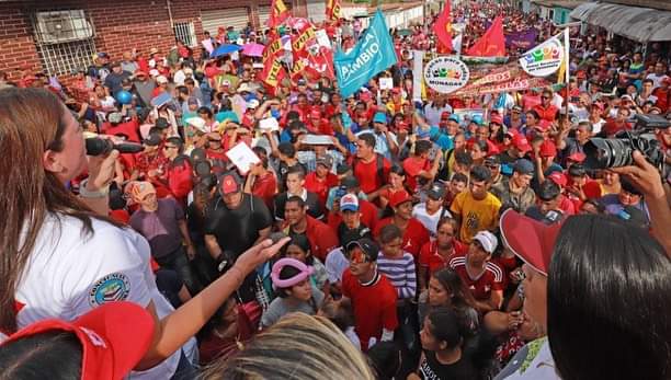 Una pequeña movilizadita en apoyo a Maduro que hizo la alcaldesa Ana Fuentes en la parroquia Los Godos en Maturin, Monagas. No subestimen al chavismo.