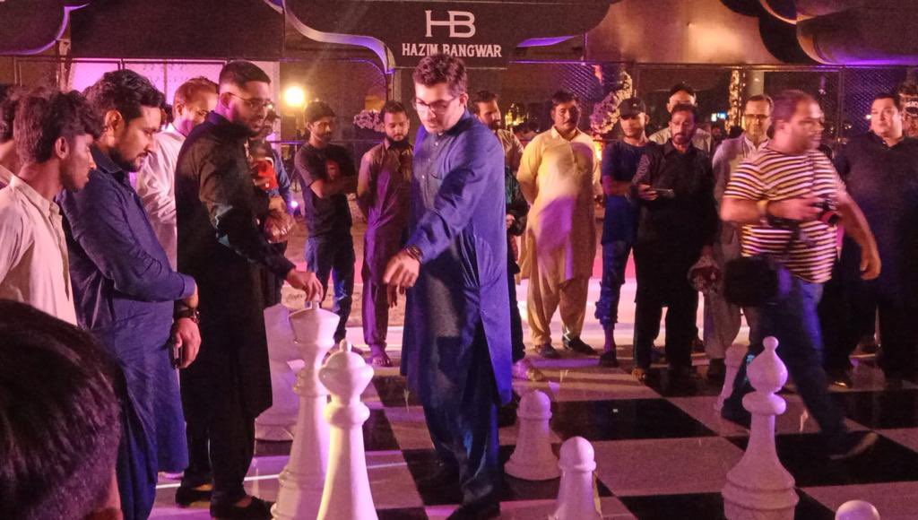 DCKhiCentral's tweet photo. Chess Arena inaugurated under Sakhi Hassan Bridge. Kudos to AC North Nazimabad @HazimBangwar for this wonderful initiative. This shall be a great addition to the landscape of Central and shall promote #Chess https://t.co/3pC85mroxW #Project82 of #Project100. https://t.co/u8hzcL37xV