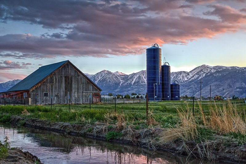 Jayfite's tweet photo. One of many old barns in the area at sunset. #photography https://t.co/4yMJqb8Lje