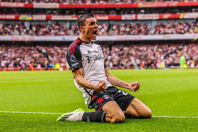 VJJunior_256's tweet photo. The best feeling so far this szn is not United winning today’s match koz that was obvious but BUMAFUTA failing to win a team with a red card😂😂😂😂…nabagamba obwo bukaceere tebusobola ate tebulisobola gaciya 😂😂😂😂😂🤭🤭🤷🏾‍♂️🤷🏾‍♂️🤷🏾‍♂️ https://t.co/4VLJBblcq5