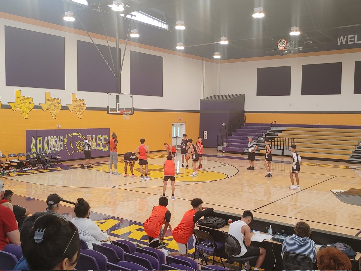 LFHSHoops's tweet photo. Guys take game 1.

#FalconBasketball
#DFVII https://t.co/vYfA7Fp9yI