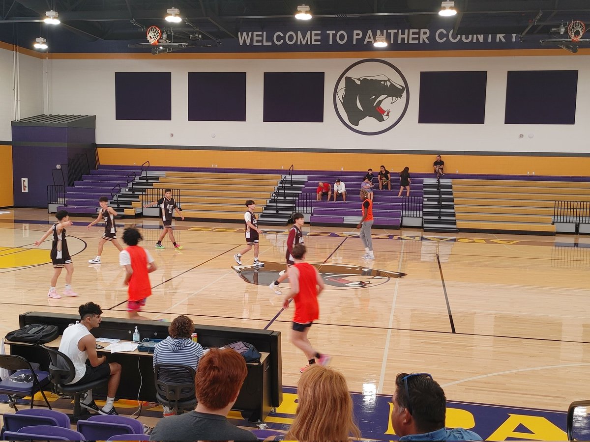 LFHSHoops's tweet photo. Guys take game 1.

#FalconBasketball
#DFVII https://t.co/vYfA7Fp9yI