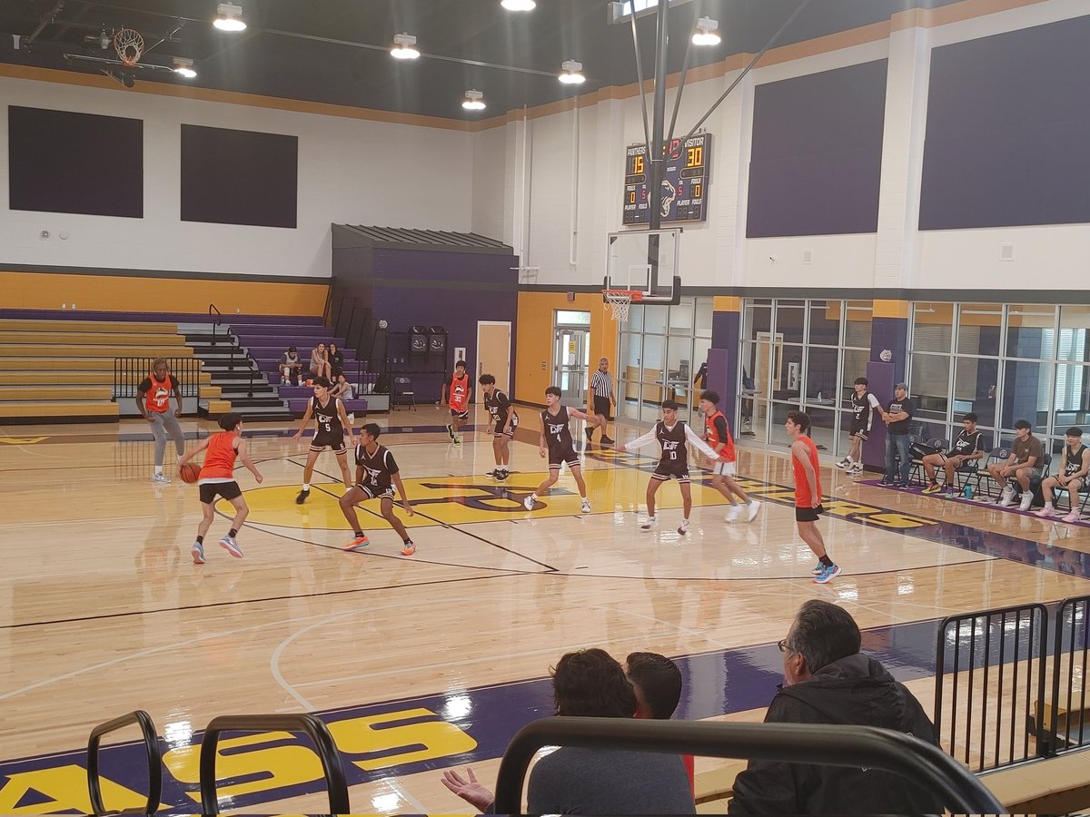 LFHSHoops's tweet photo. Guys take game 1.

#FalconBasketball
#DFVII https://t.co/vYfA7Fp9yI