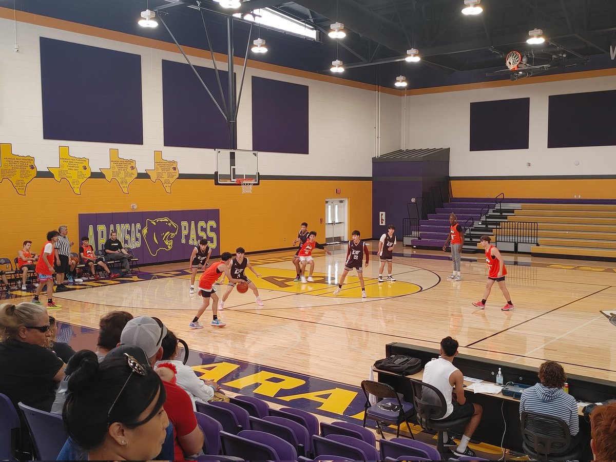 LFHSHoops's tweet photo. Guys take game 1.

#FalconBasketball
#DFVII https://t.co/vYfA7Fp9yI