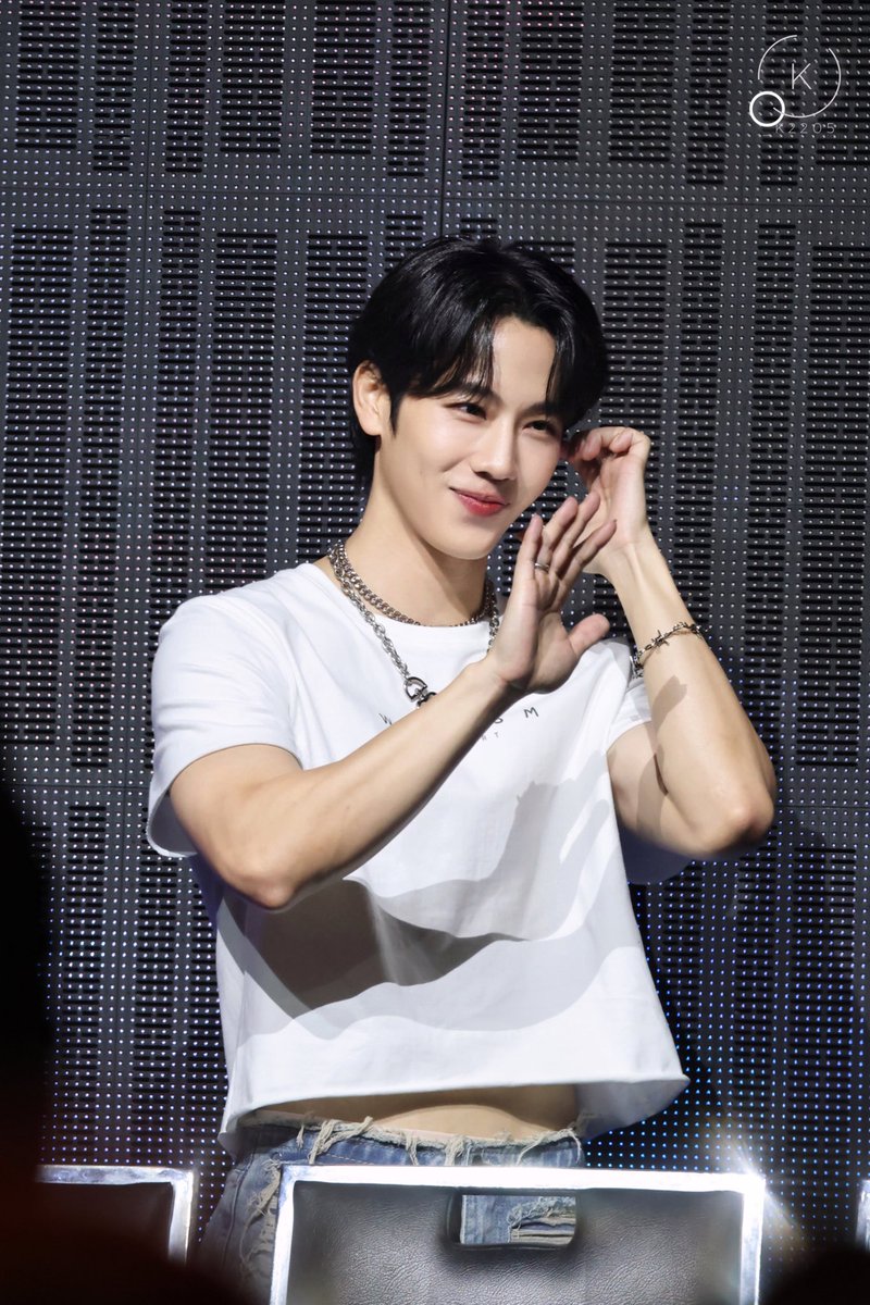 _k2205's tweet photo. งุ้ย ~ 😽

#WarismConcert_Day1
@warwanarat #warwanarat https://t.co/CdFyLodSk7