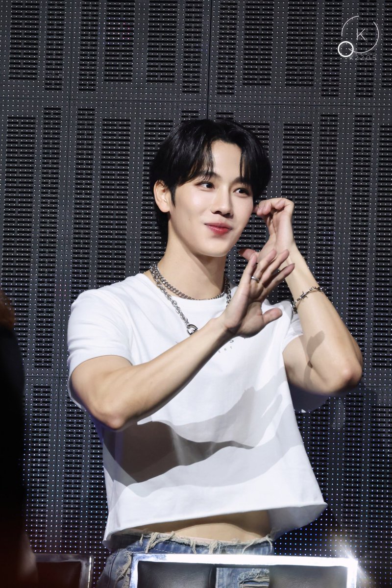 _k2205's tweet photo. งุ้ย ~ 😽

#WarismConcert_Day1
@warwanarat #warwanarat https://t.co/CdFyLodSk7