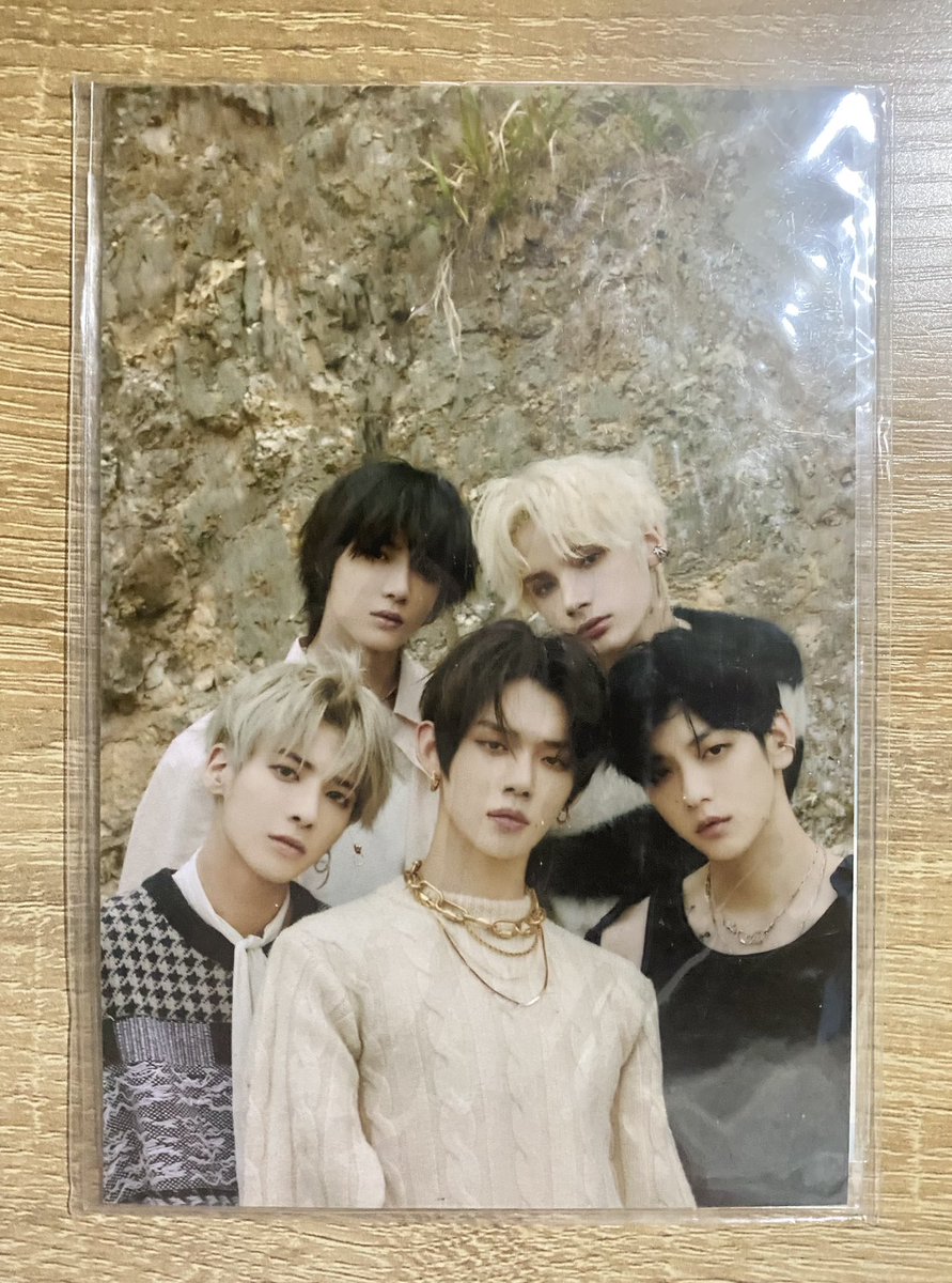 yeonjunhaul's tweet photo. wts lfb ph onhand #jjunsells

txt 3rd h:our pob postcard + toploader + sticker - 200

💵: gcash, bpi qr
🚗: flash, sco
🗓: 2 days reservation / prio PAYO https://t.co/fDA3fQ95AT