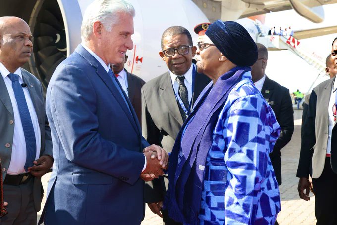 #AduanadeCuba, lazos de amistad entre pueblos hermanos. Viva Cuba.