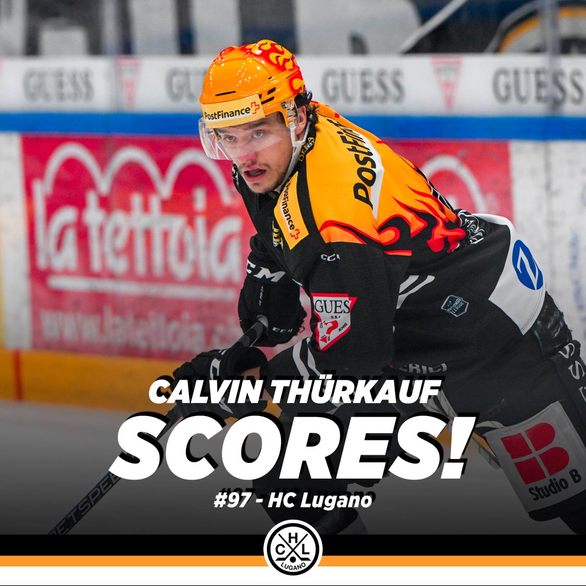 GOL!🚨 Carr serve da dietro la porta Thèrkauf, lasciato solo in piano slot, il capitano bianconero non sbaglia e con un tiro al volo preciso porta avanti il Lugano al 6'29. 1-0 #HCLugano